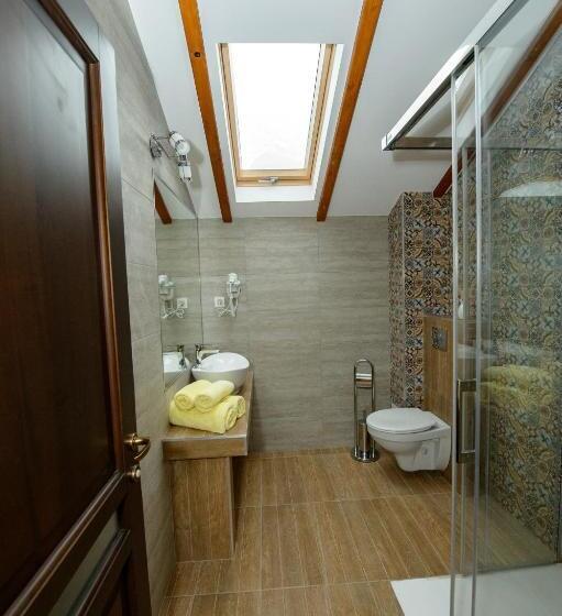Номер Стандарт Вид на Горы, Casa Bucatarului