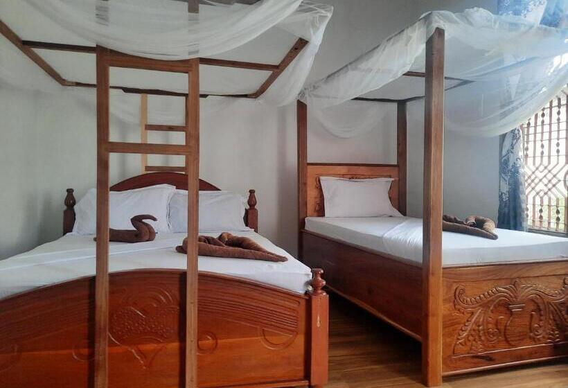 اتاق استاندارد سه نفره, Kajificheni House