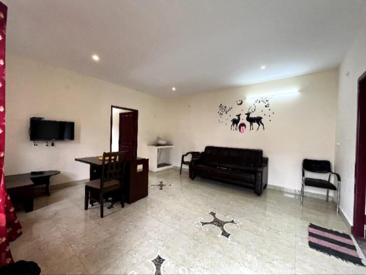 Люкс, Kb House Kodaikanal