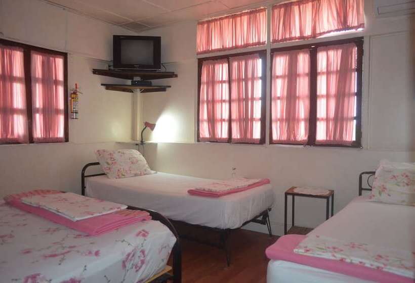 Номер Стандарт Трехместный, Dim S Hostal