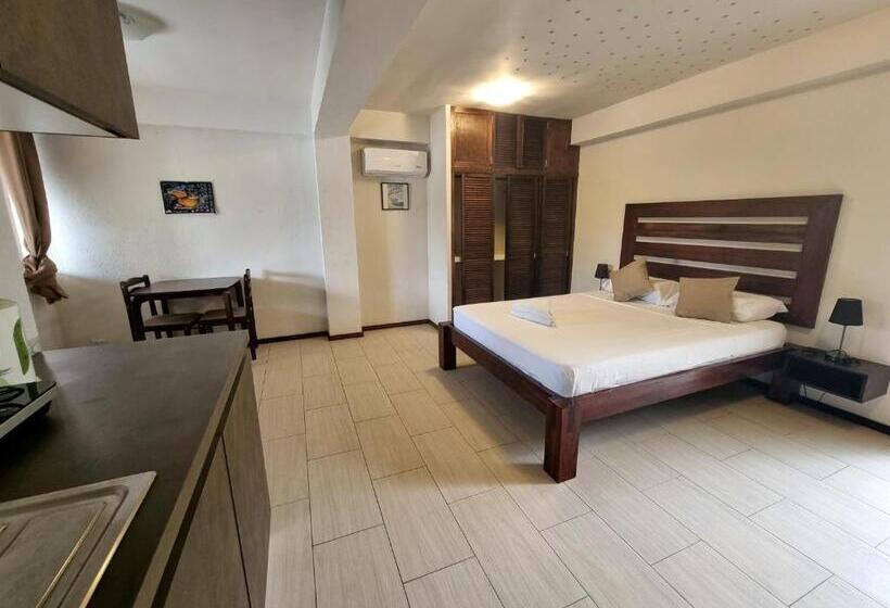Студио Стандарт с Балконом, Angelina Beach Resort & Italian Restaurant Malapascua