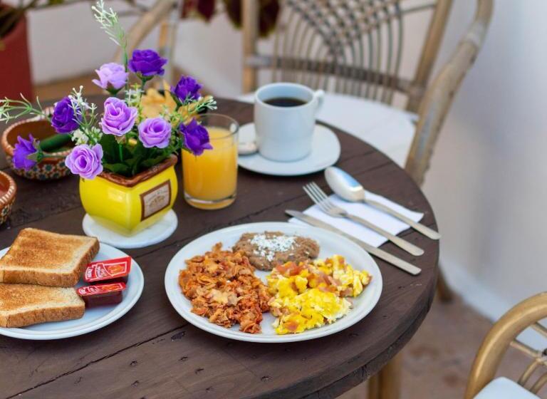 اتاق استاندارد با بالکن و چشم‌انداز دریا, Hill House Mazatlan   Bed & Breakfast