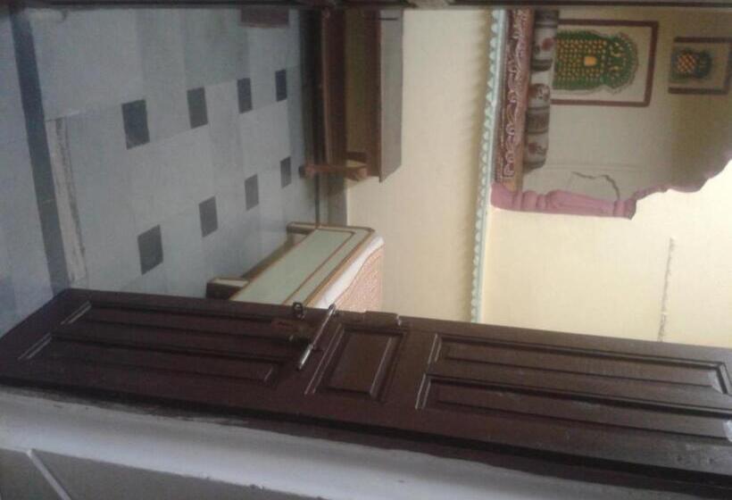 家庭间, Raj Mahal Guest House