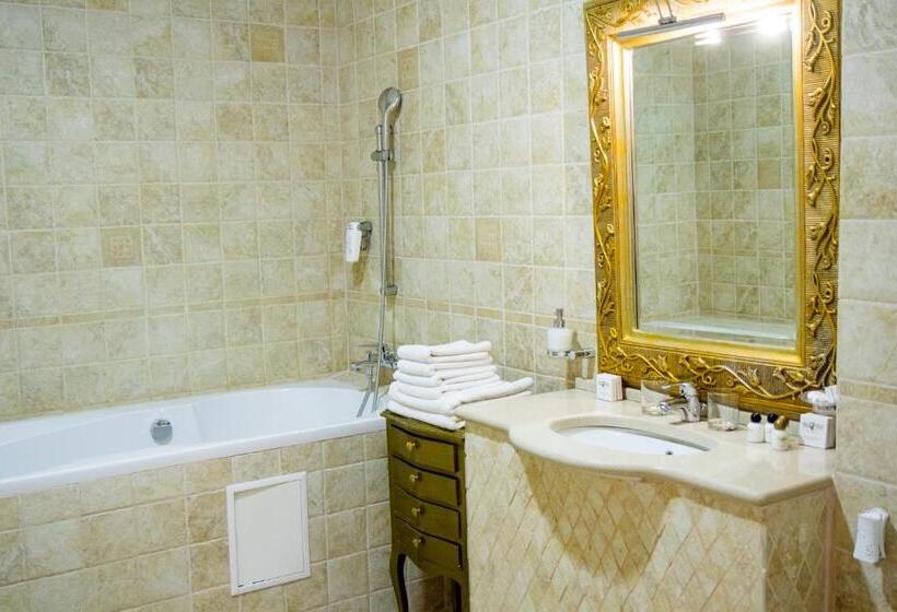 سوئیت جونیور کلاسیک, Boutique Spa Casino Hotel Lybid Plaza