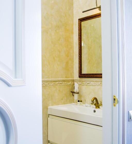 سوییت, Boutique Spa Casino Hotel Lybid Plaza