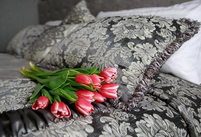 سوییت, Boutique Spa Casino Hotel Lybid Plaza