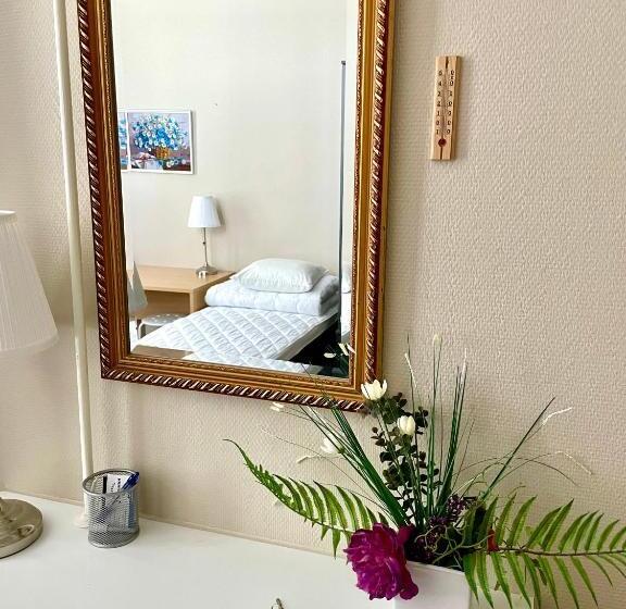 اتاق استاندارد با سرویس بهداشتی مشترک, Hostel Hermanni