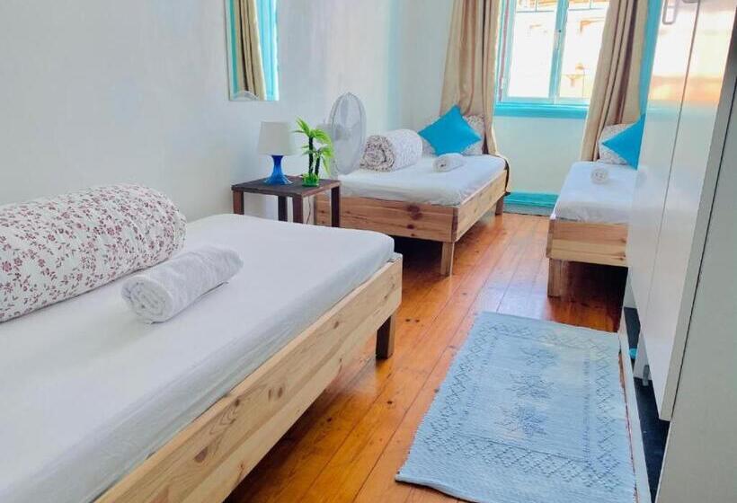 اتاق استاندارد سه نفره, Kuti Hostel