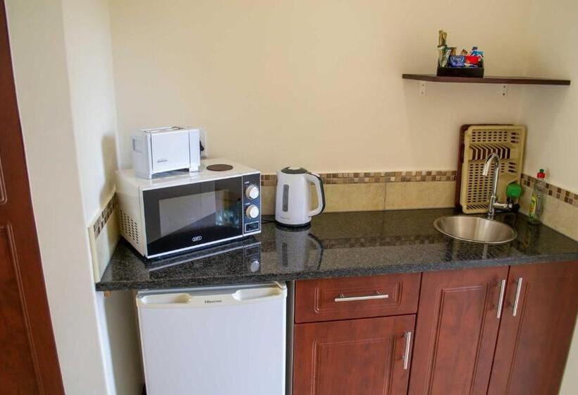 Номер Стандарт Вид на Бассейн, Amohela Guesthouse