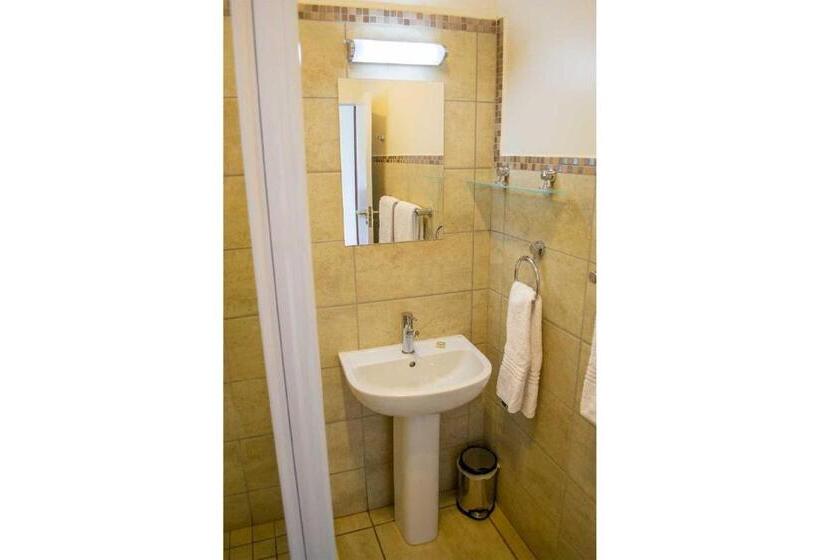 Номер Стандарт Вид на Бассейн, Amohela Guesthouse