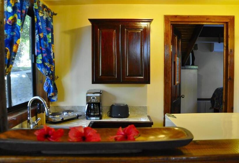 سوییت جونیور با چشم‌انداز استخر, West Bay Lodge And Spa