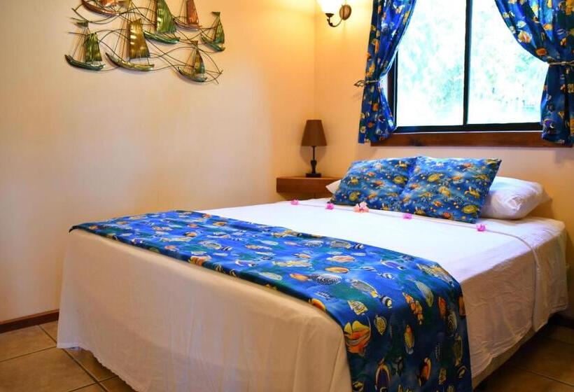 سوییت جونیور با چشم‌انداز استخر, West Bay Lodge And Spa