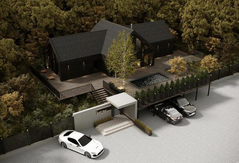 ویلای یک اتاق خوابه با استخر شنا, Tree House Relax Park
