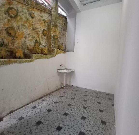 Номер Economy Индивидуальный, Almic Guesthouse Bogor