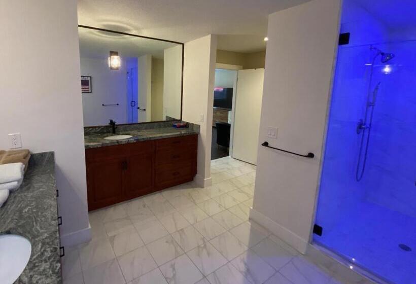 اتاق استاندارد با تخت بزرگ, Riverbank Guesthouse Wilton Manors
