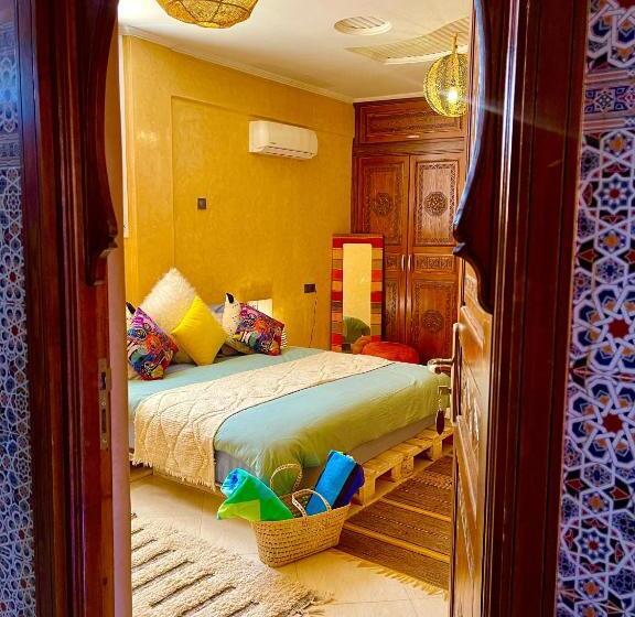 سوییت لوکس, S&s Chill House