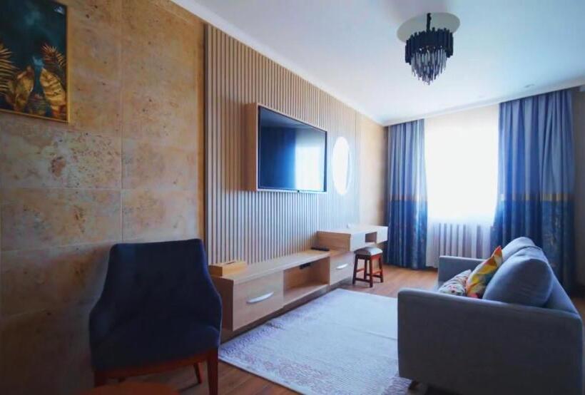 سوییت با چشم‌انداز دریا, Adam Appart Hôtel
