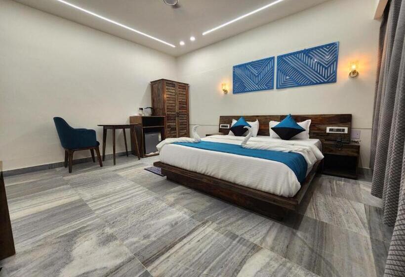 اتاق لوکس, Clovera Villa