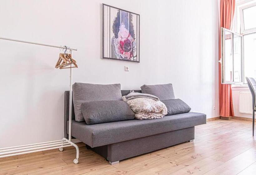 اتاق چهار تخته با دستشویی مشترک, 6 Min To Amusement Park   Economy Rooms In Shared Apartment