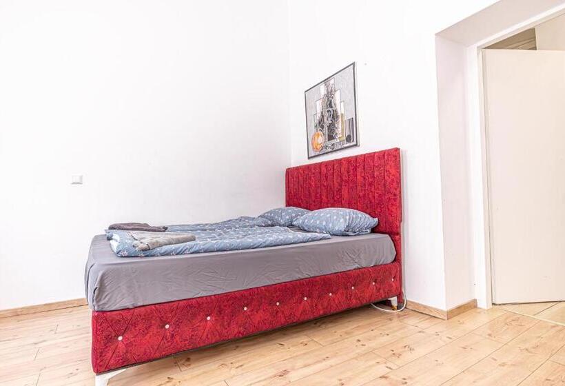 اتاق چهار تخته با دستشویی مشترک, 6 Min To Amusement Park   Economy Rooms In Shared Apartment