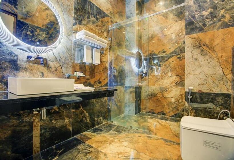 Номер Deluxe, Sarovar Portico Saharanpur