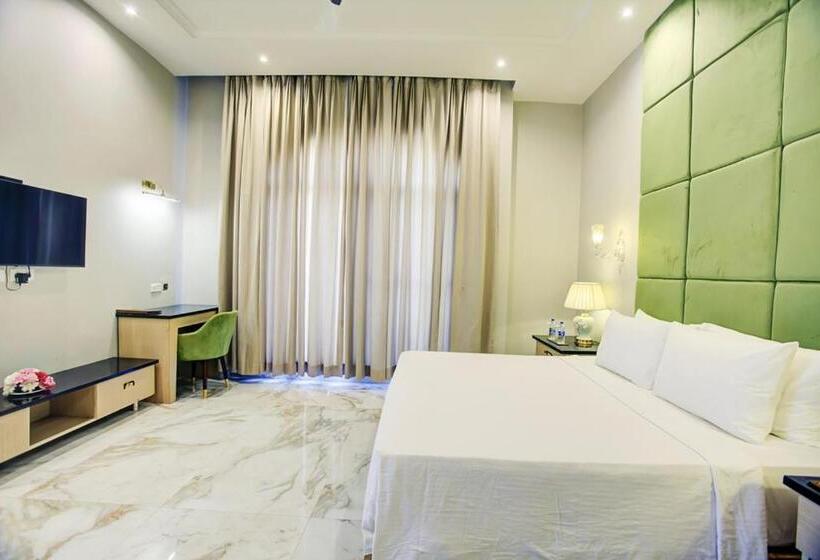 Президентский Люкс, Sarovar Portico Saharanpur