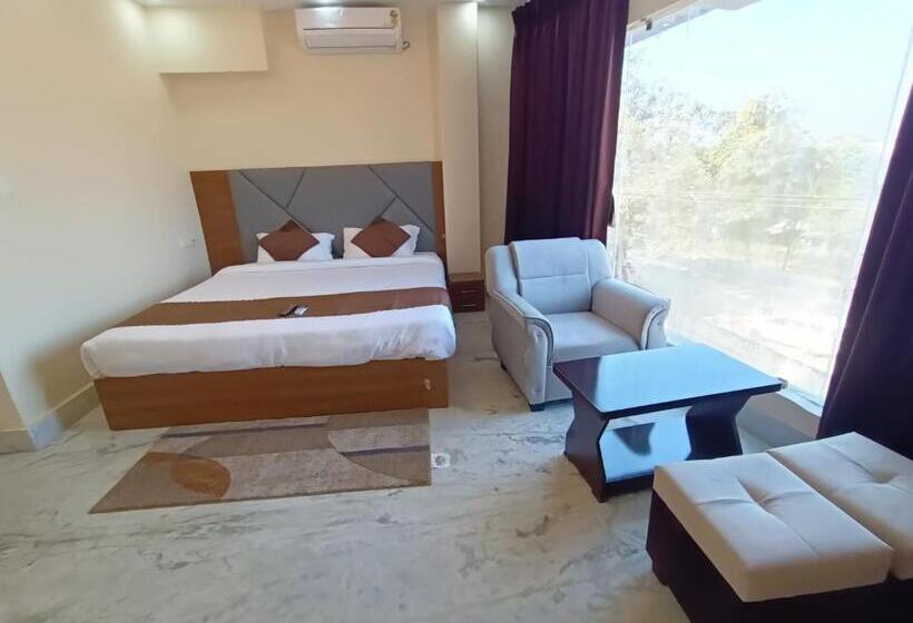 三人经典房间, Super Oyo Hotel Danish Dreamstay