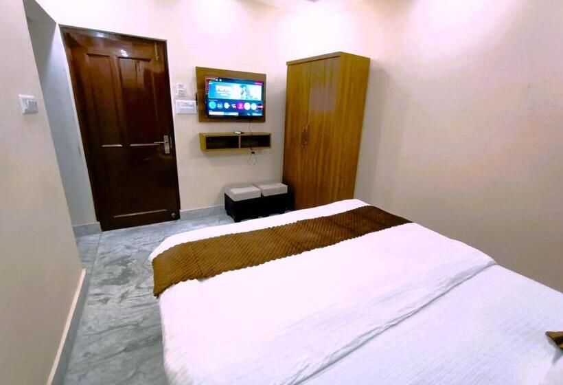 豪华三人间, Super Oyo Hotel Danish Dreamstay