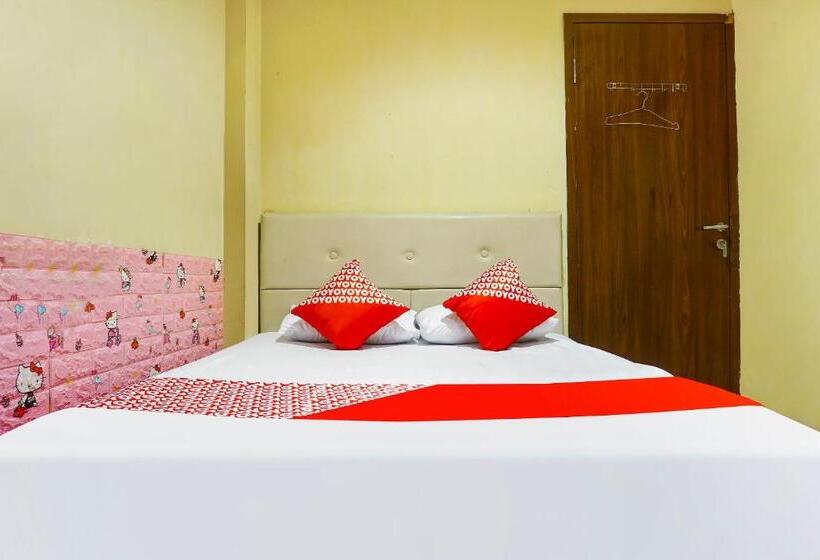 Quarto Deluxe, Oyo 91182 Kos Ta Homestay Makassar