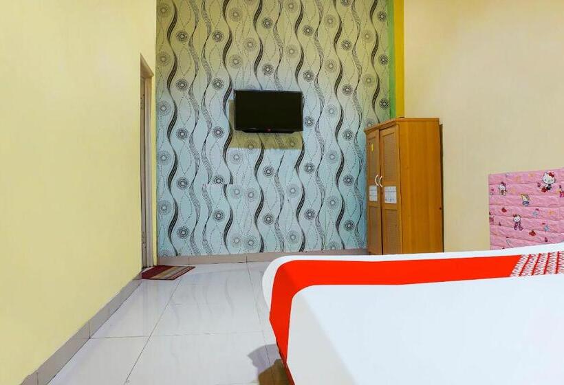 Quarto Deluxe, Oyo 91182 Kos Ta Homestay Makassar