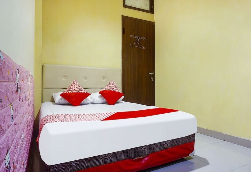 Quarto Deluxe, Oyo 91182 Kos Ta Homestay Makassar