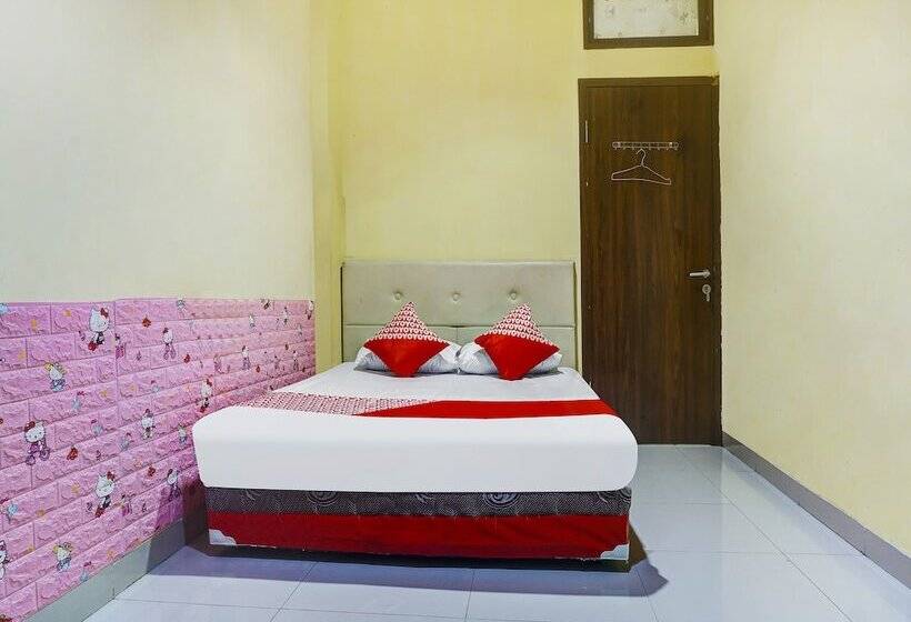 Quarto Deluxe, Oyo 91182 Kos Ta Homestay Makassar