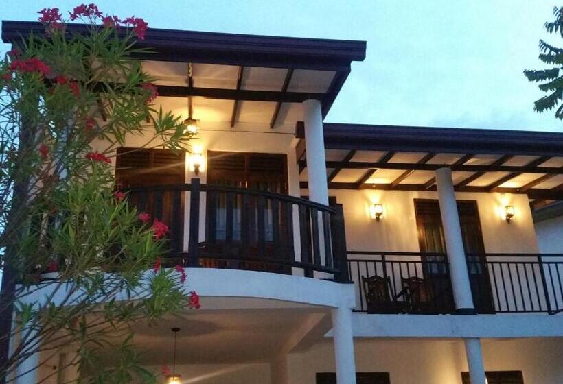 اتاق لوکس, Brave Resort Mirissa