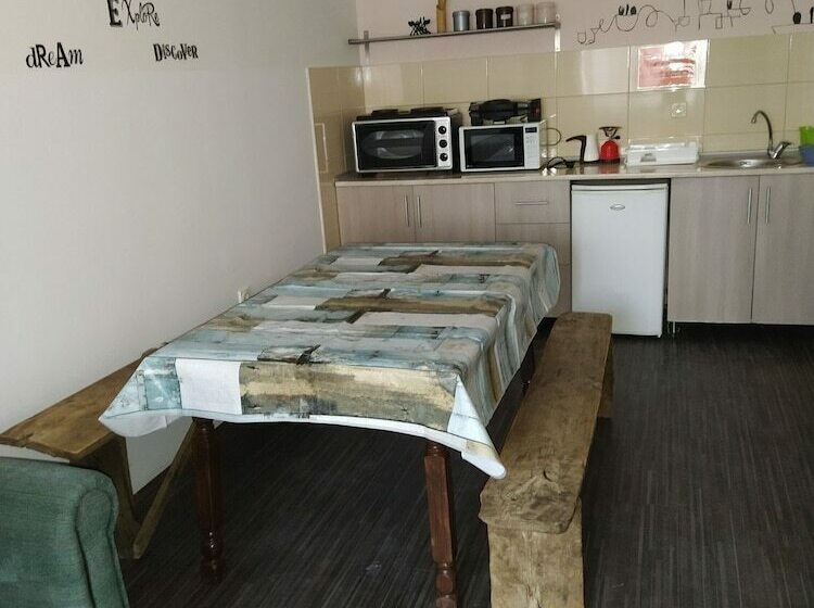 تختخواب در اتاق مشترک, Voyage Hostel