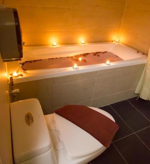 Suite, Grand World