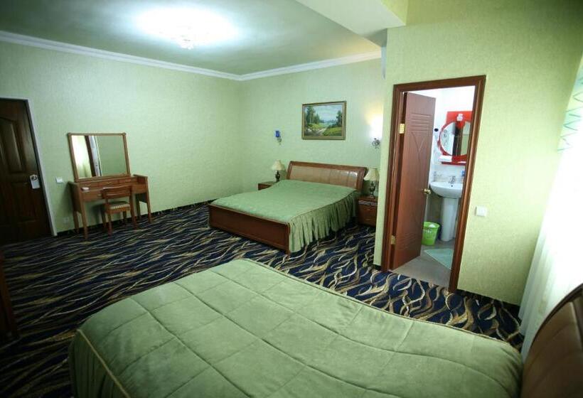 Quarto Triplo Estandar, Nairi