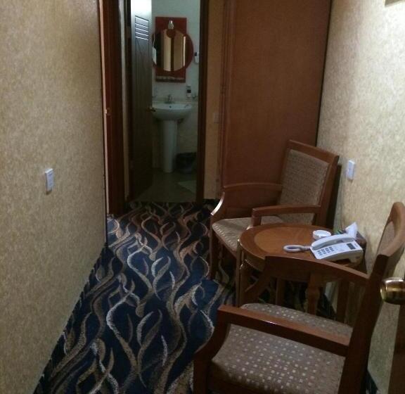 Quarto Familiar, Nairi
