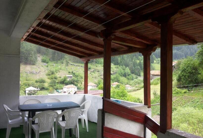 اتاق استاندارد چهار تخته, Rooms Sakalievi