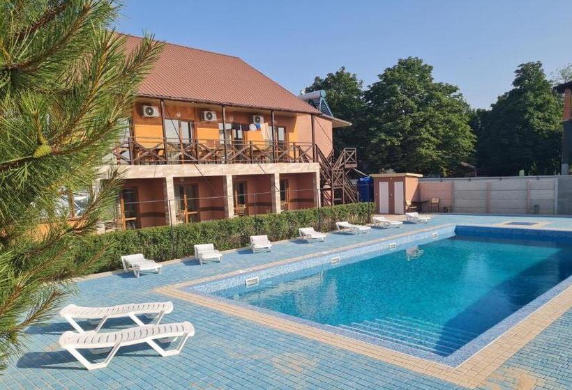 Четырехместный Номер Стандарт с Балконом, Otel Elena