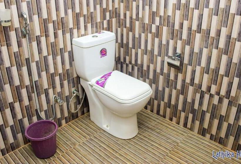 اتاق استاندارد سه نفره, Lathika Homes