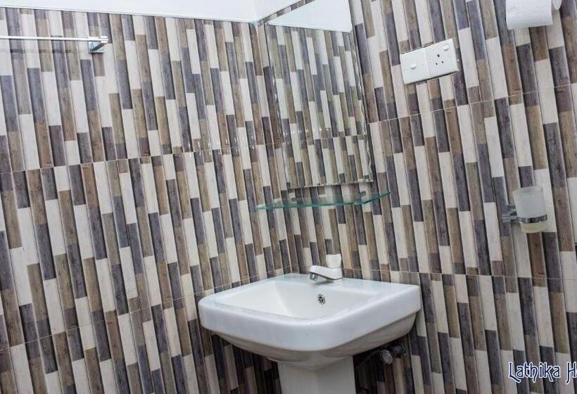 اتاق لوکس سه تخته, Lathika Homes
