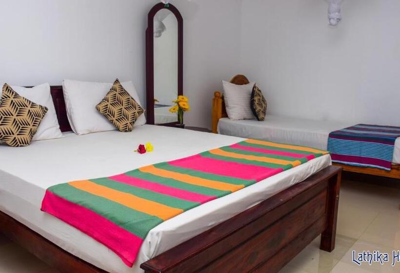 اتاق لوکس سه تخته, Lathika Homes
