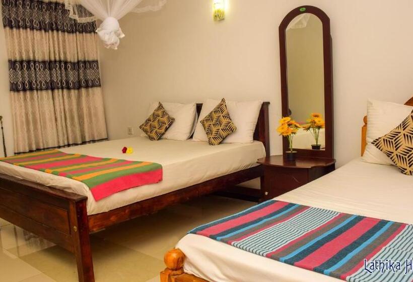 اتاق لوکس سه تخته, Lathika Homes