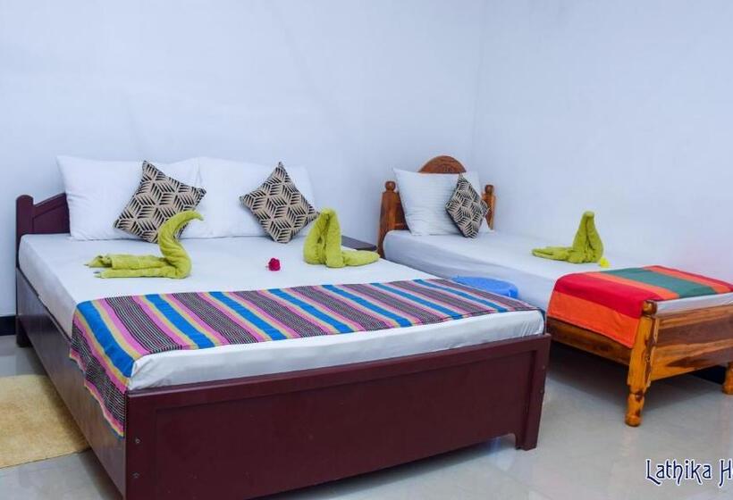 اتاق لوکس سه تخته, Lathika Homes