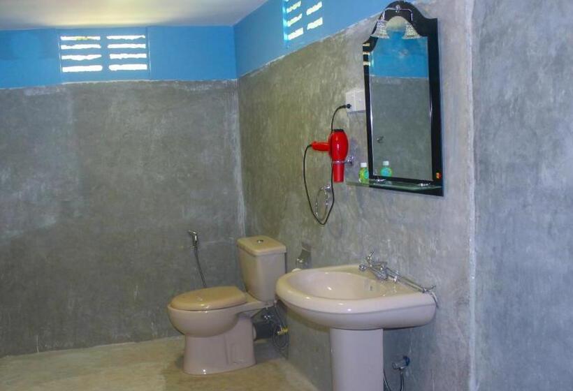 اتاق خانوادگی, Lathika Homes