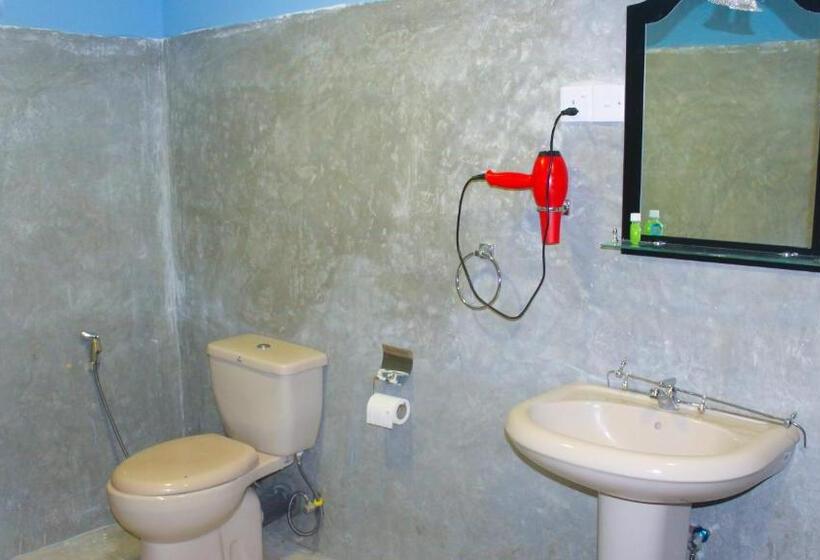 اتاق خانوادگی, Lathika Homes