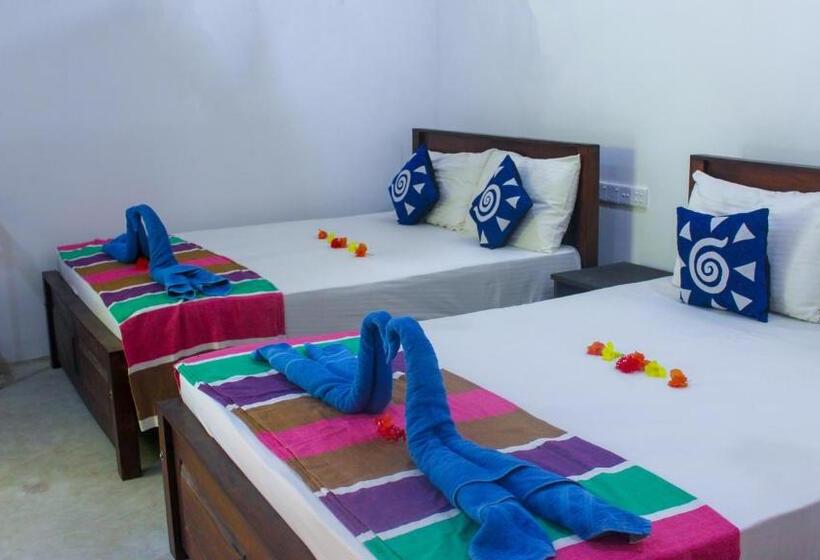 اتاق خانوادگی, Lathika Homes