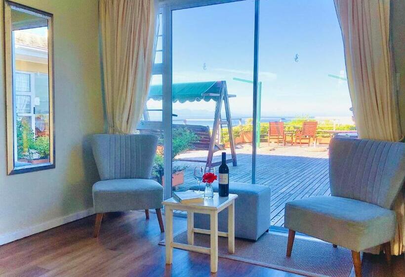 اتاق سوپریور, Dolphins' Playground Beachfront B&b