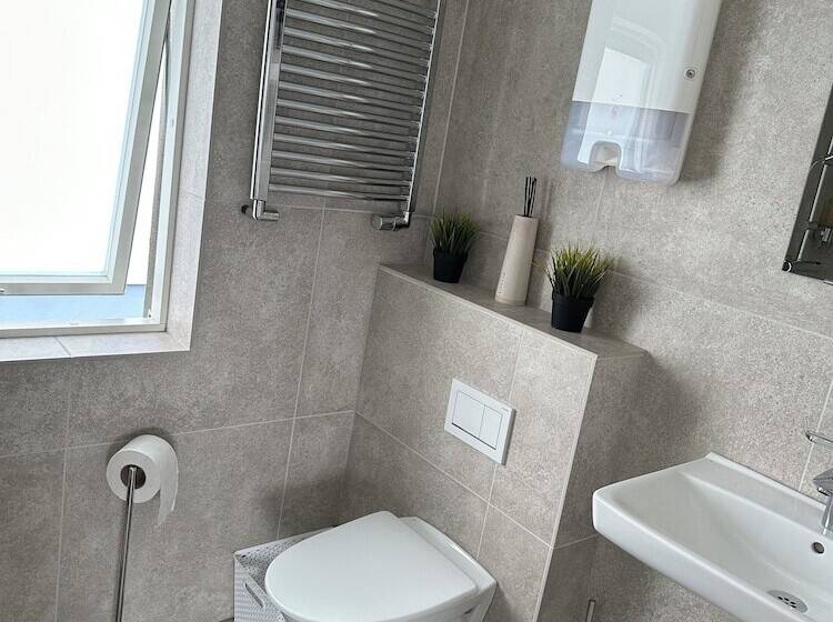 اتاق استاندارد با سرویس بهداشتی مشترک, Guesthouse Dyngja
