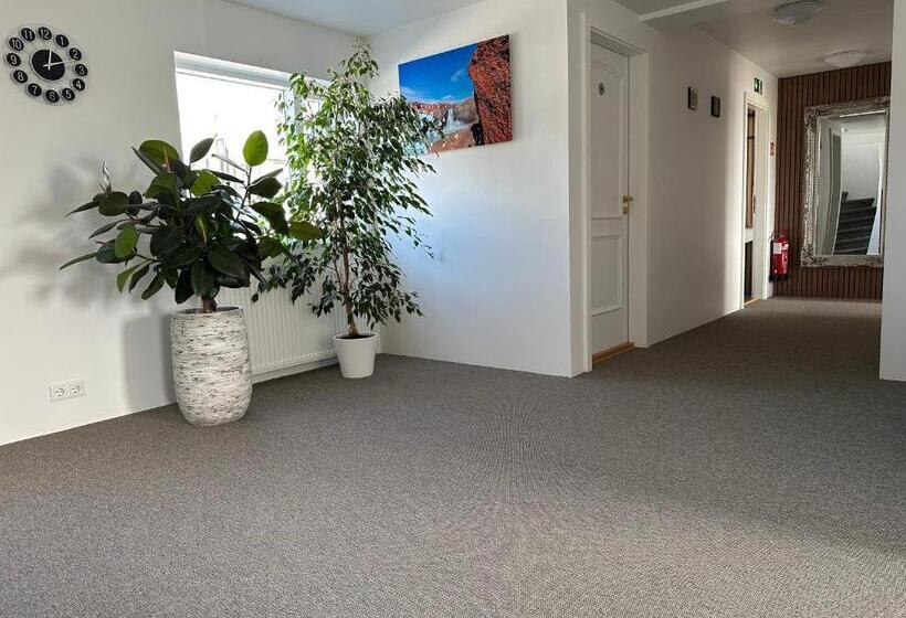 اتاق پایه با سرویس بهداشتی مشترک, Guesthouse Dyngja
